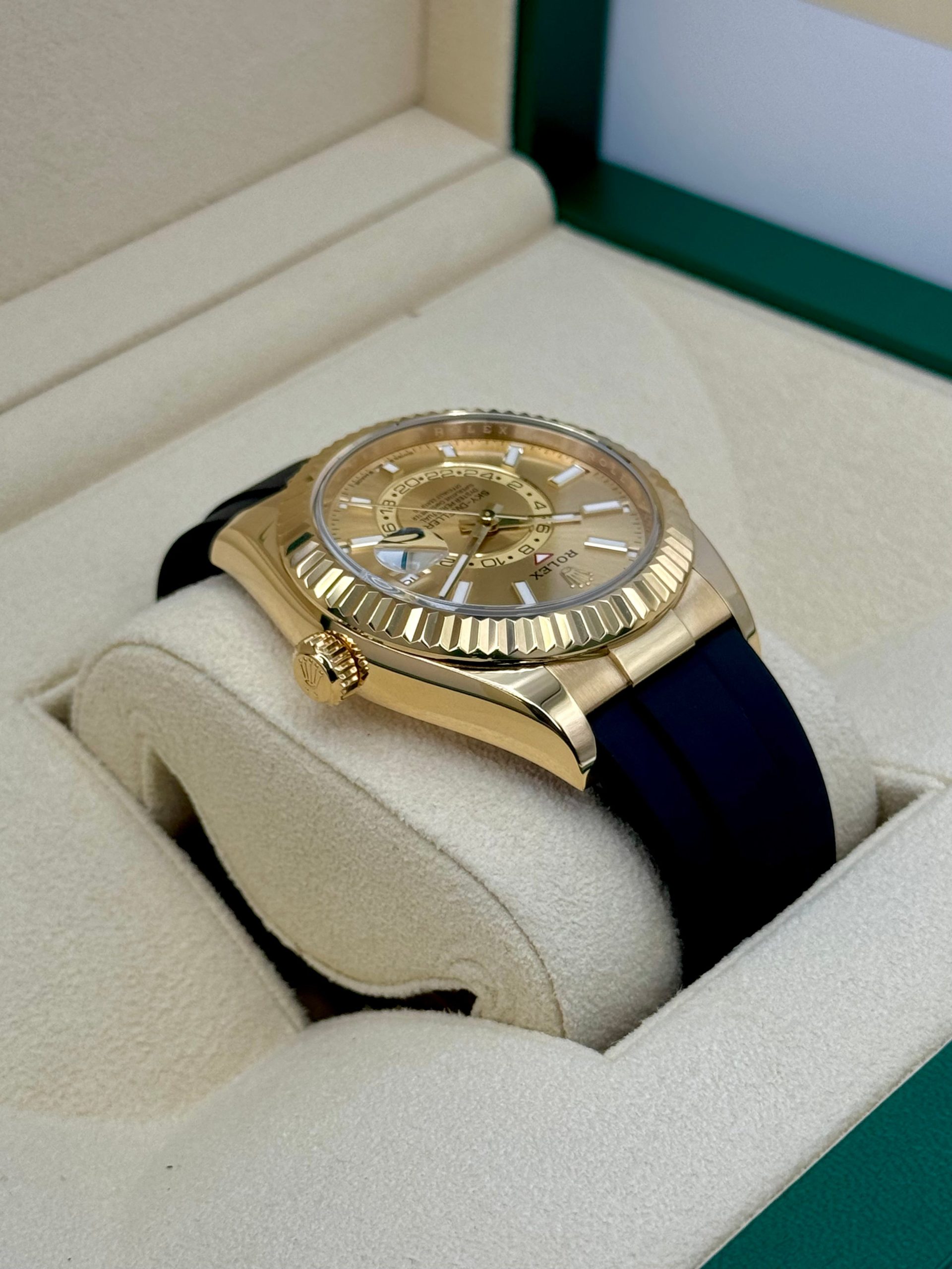 2024 Rolex Sky-Dweller 42mm 336238 Yellow Gold Oysterflex Champagne Dial - Image 8