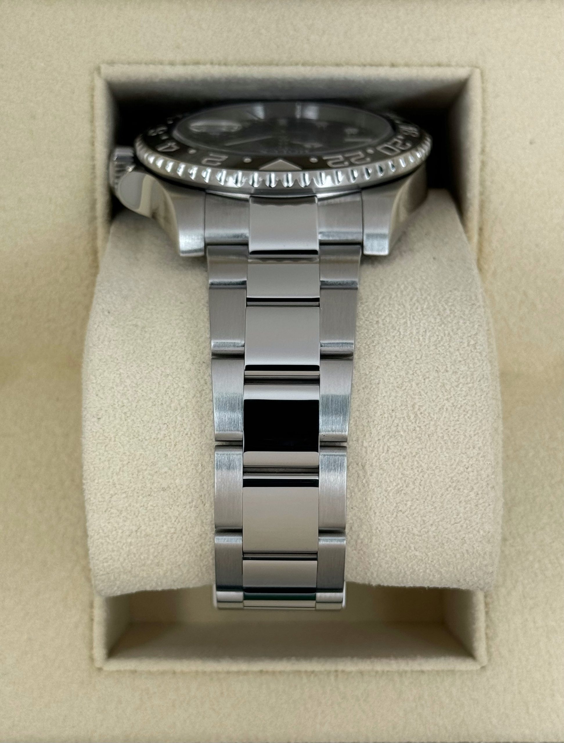 Rolex GMT-Master II 40mm 116710LN Stainless Steel Black Dial - Image 4