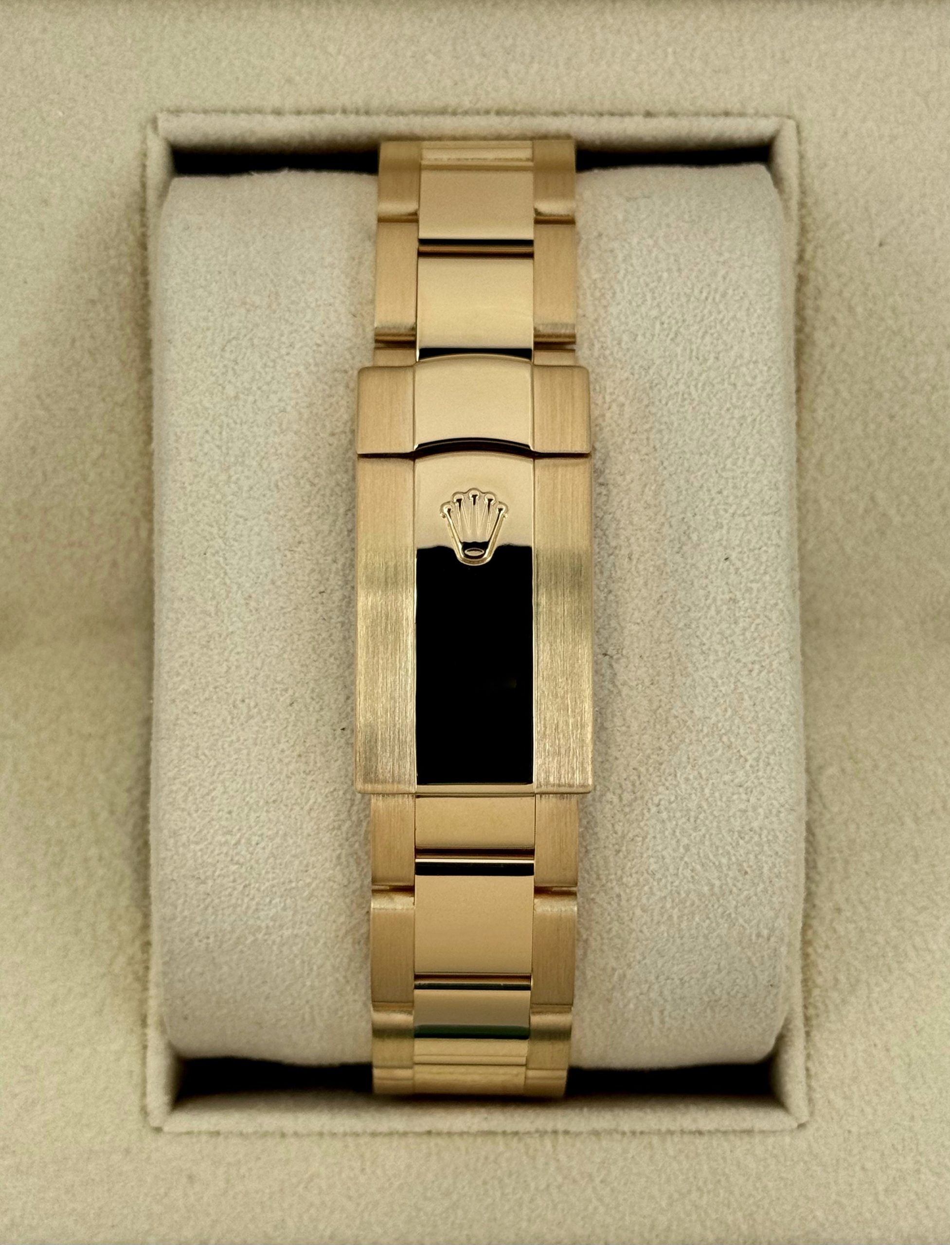 2019 Rolex Sky-Dweller 42mm 326938 Yellow Gold Oyster Champagne Dial - Image 2