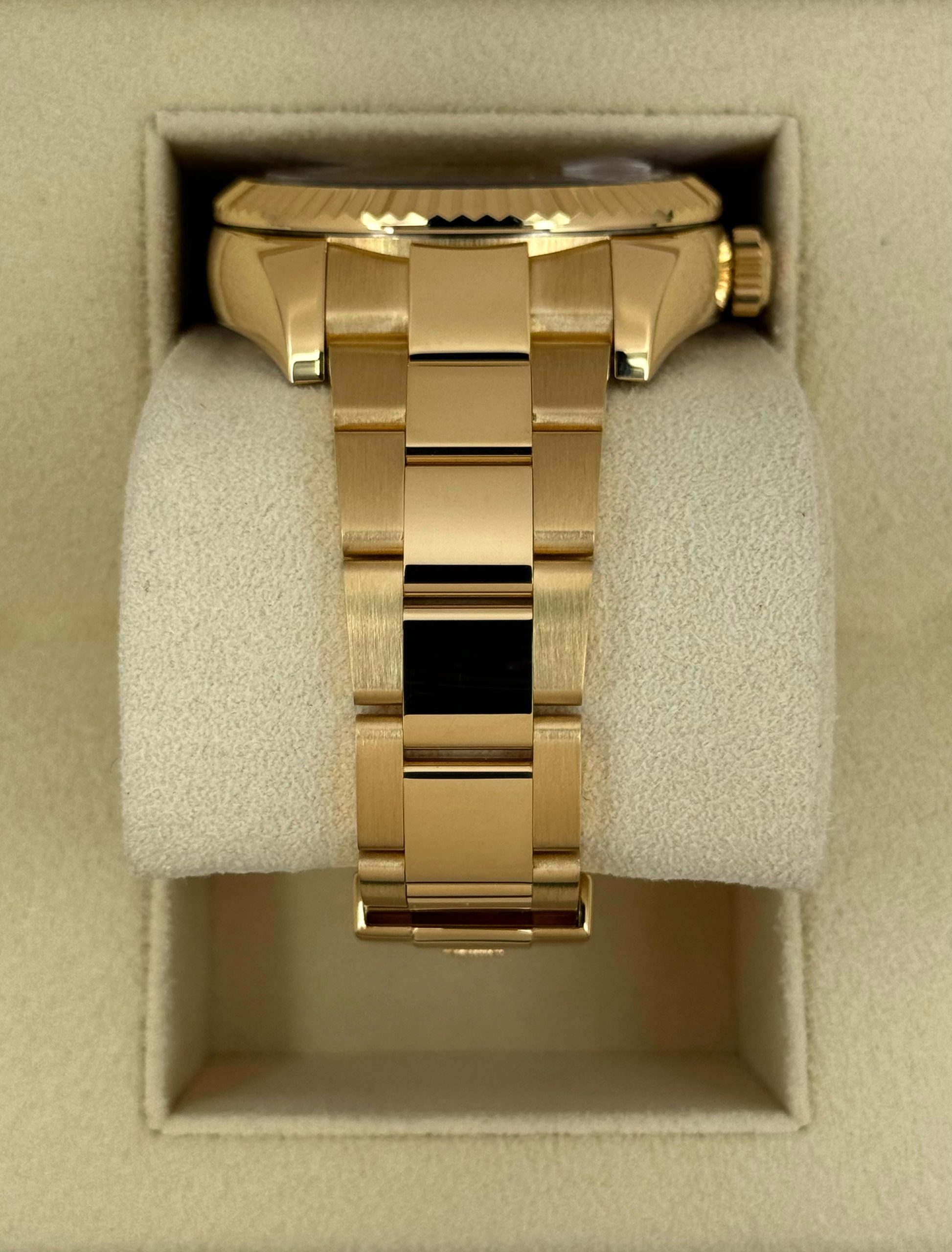 2019 Rolex Sky-Dweller 42mm 326938 Yellow Gold Oyster Champagne Dial - Image 3