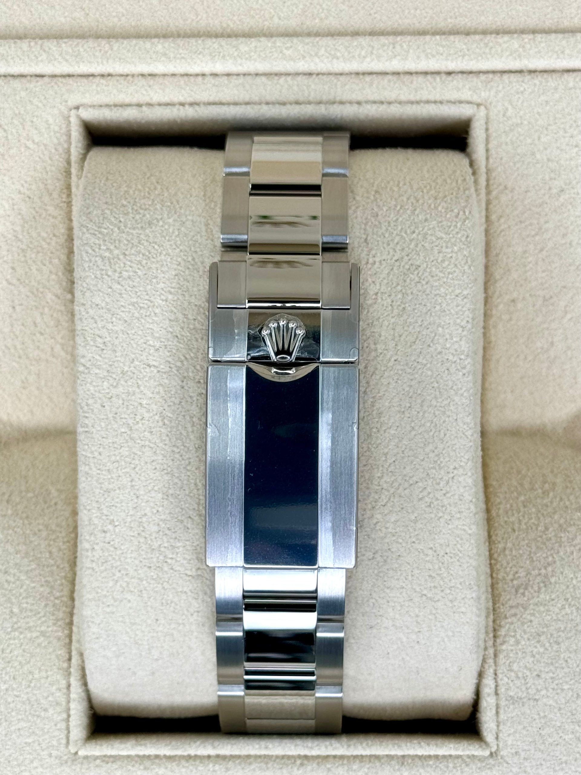 2023 Rolex Daytona 40mm 116506 Platinum Ice Blue Diamond Dial - Image 2