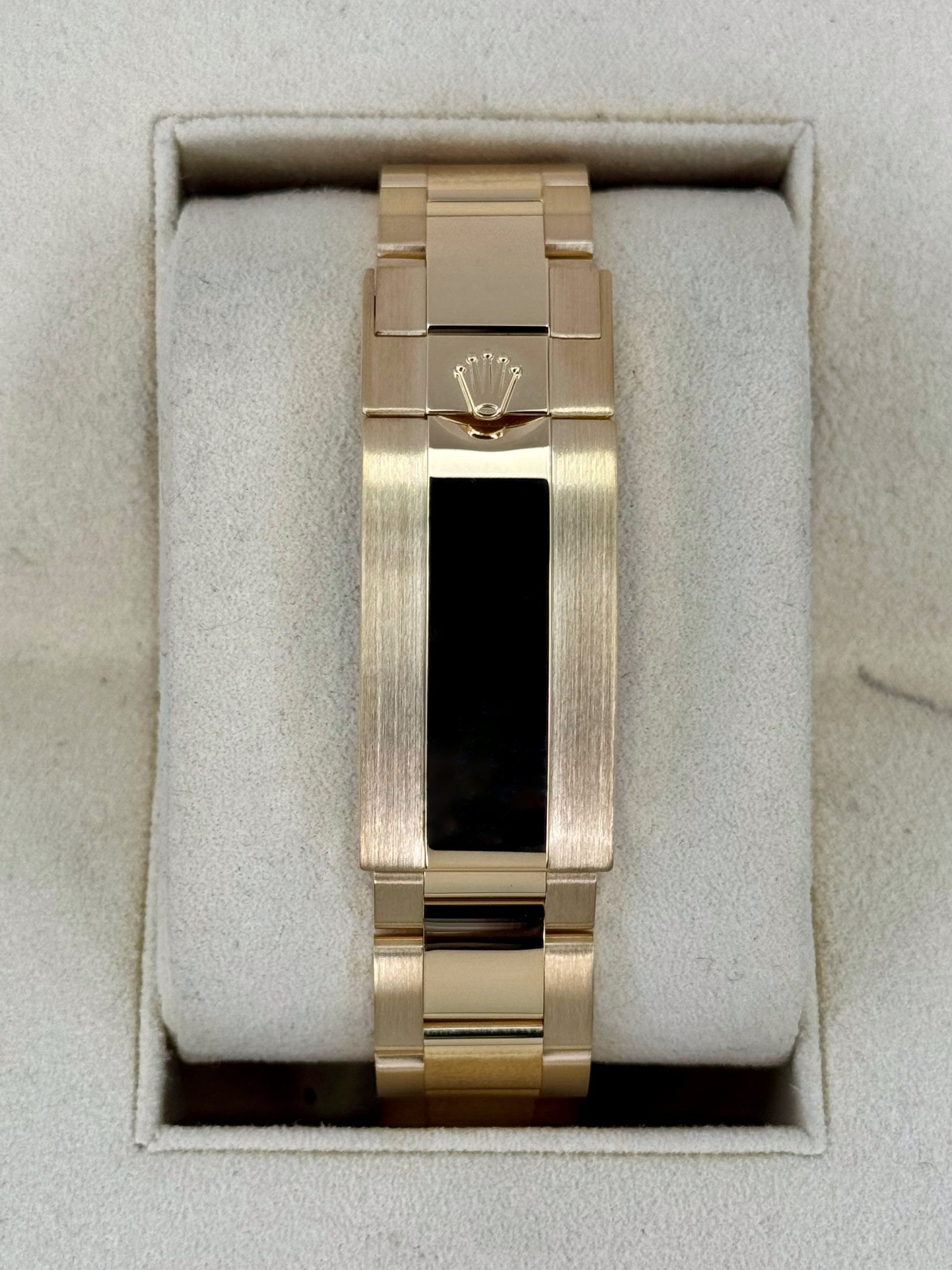 2022 Rolex Submariner 41mm 126618LN Yellow Gold Black Dial - Image 2