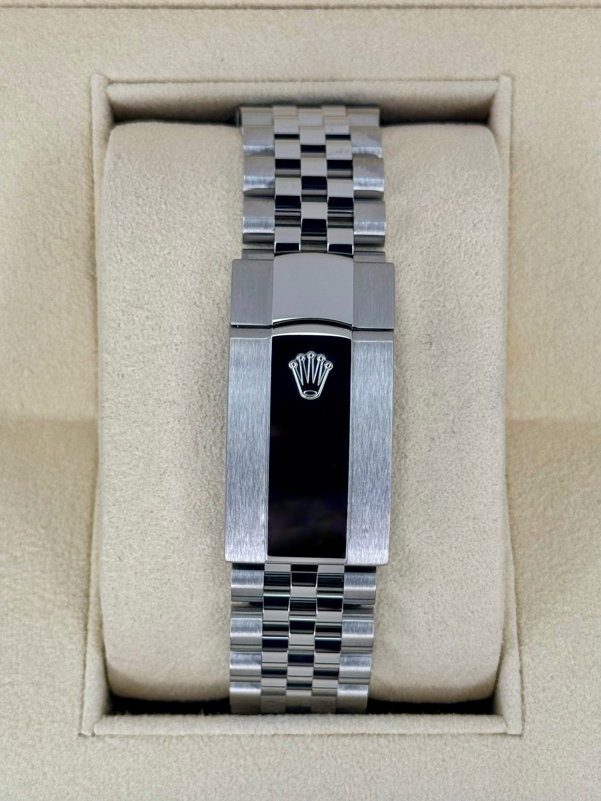 2022 Sky-Dweller 42mm 326934 Stainless Steel Jubilee Blue Dial - Image 2