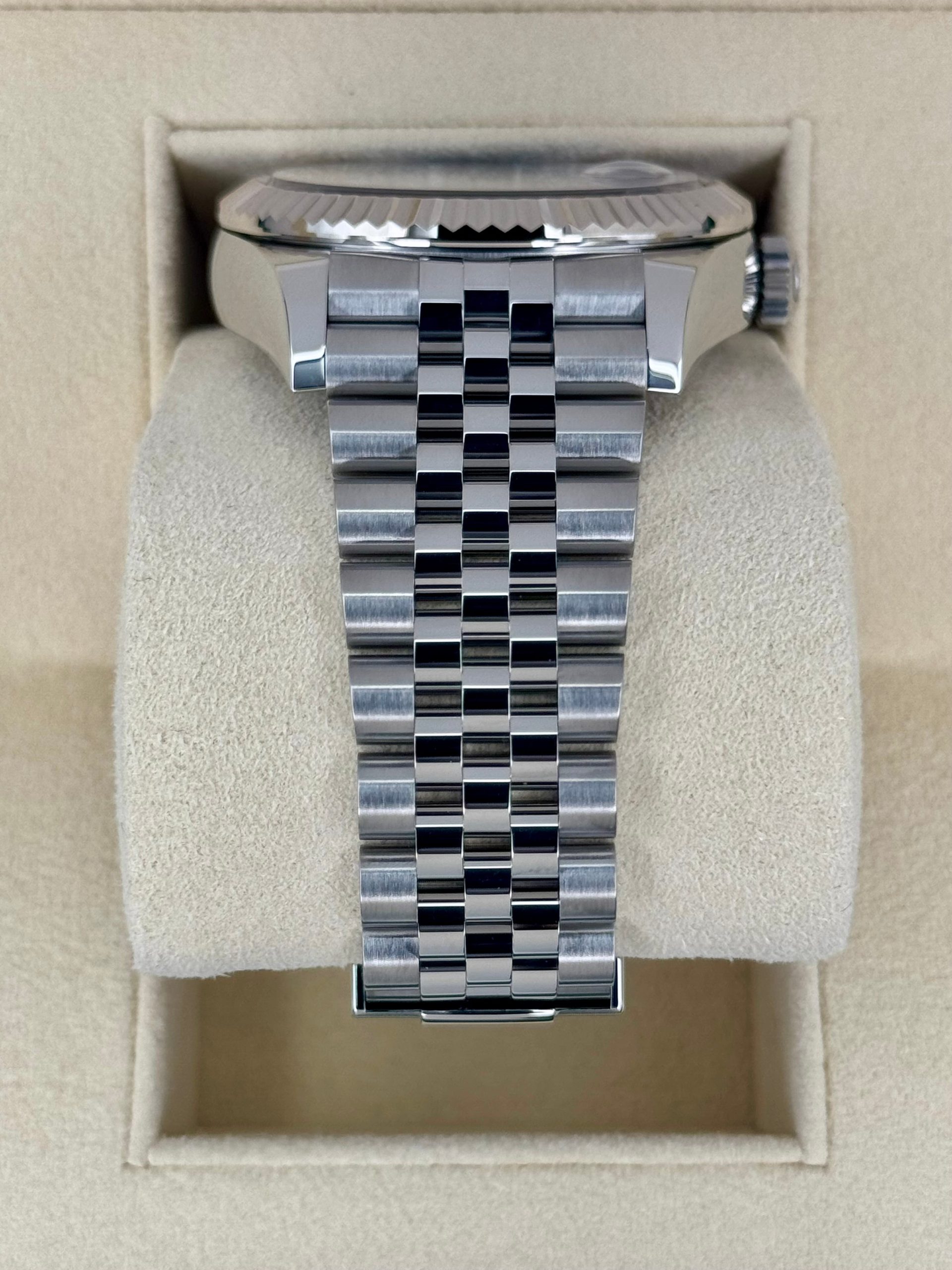 2022 Sky-Dweller 42mm 326934 Stainless Steel Jubilee Blue Dial - Image 3