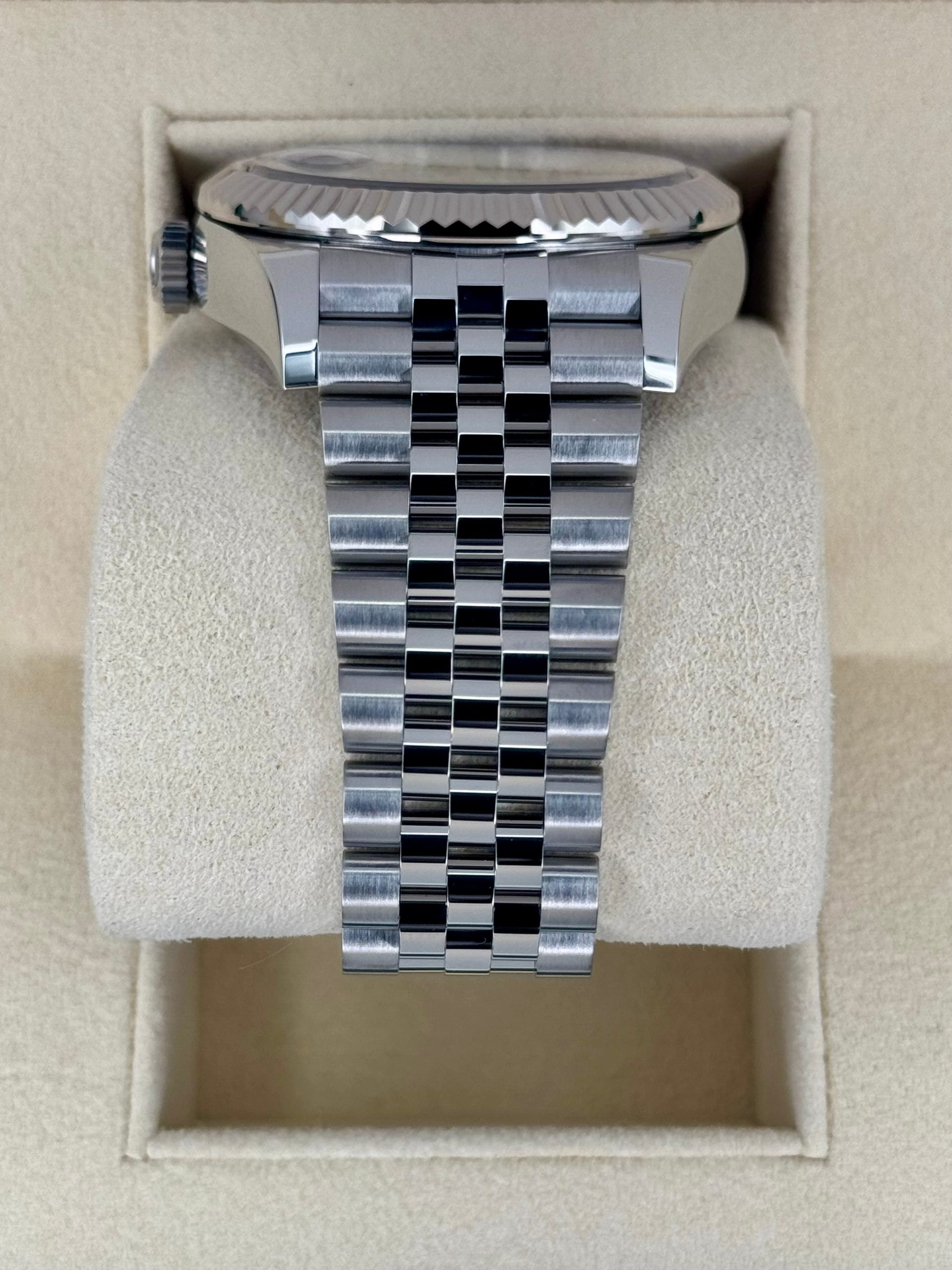 2022 Sky-Dweller 42mm 326934 Stainless Steel Jubilee Blue Dial - Image 4