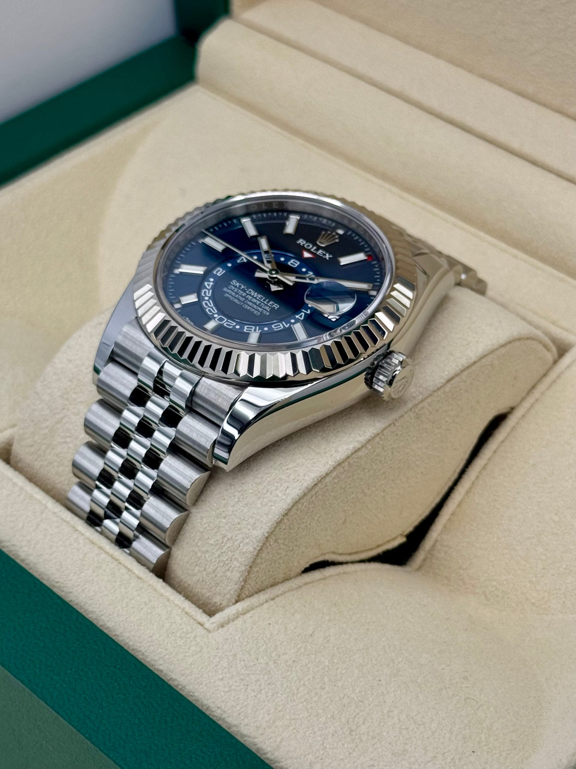 2022 Sky-Dweller 42mm 326934 Stainless Steel Jubilee Blue Dial - Image 5
