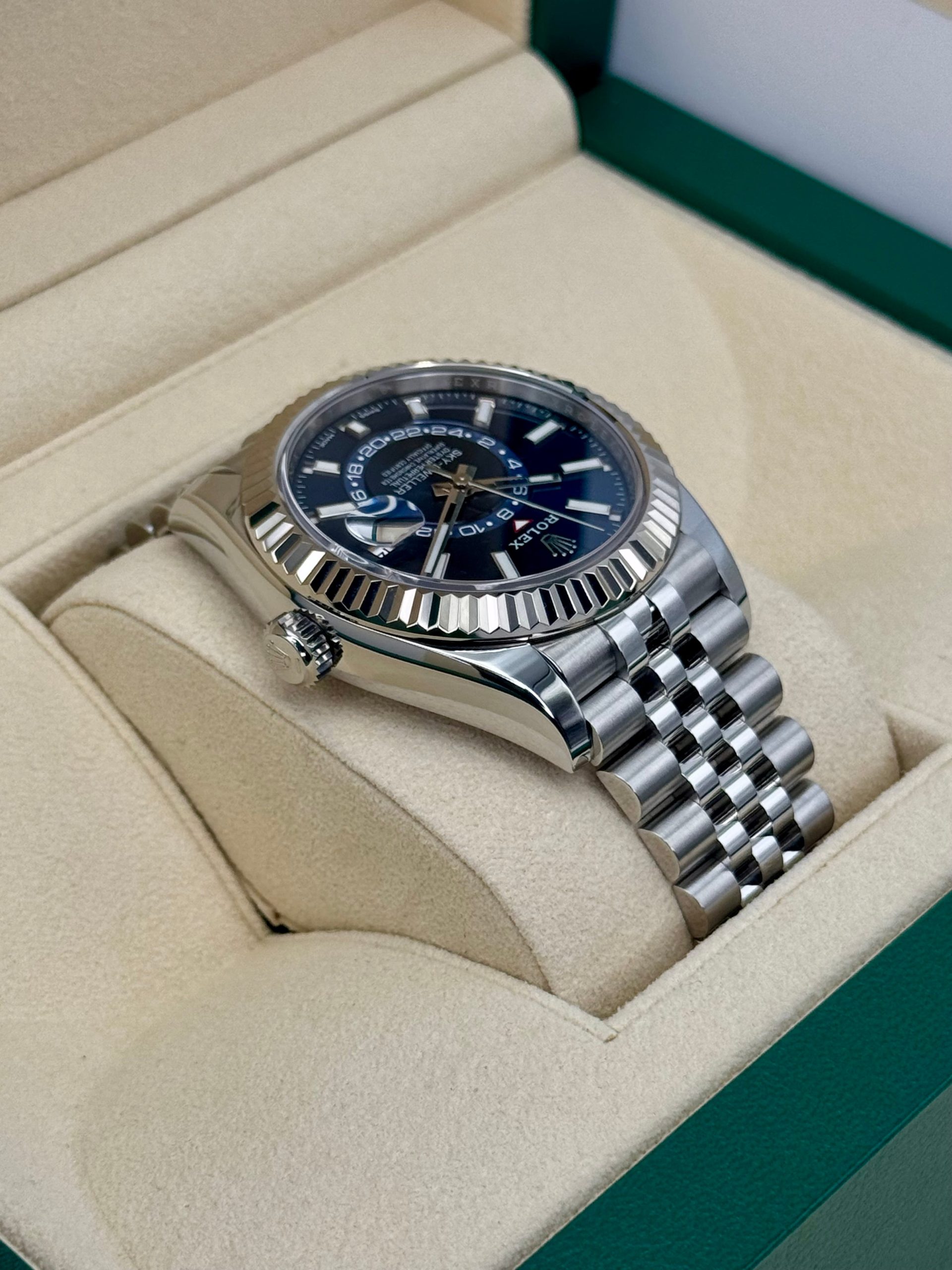 2022 Sky-Dweller 42mm 326934 Stainless Steel Jubilee Blue Dial - Image 8